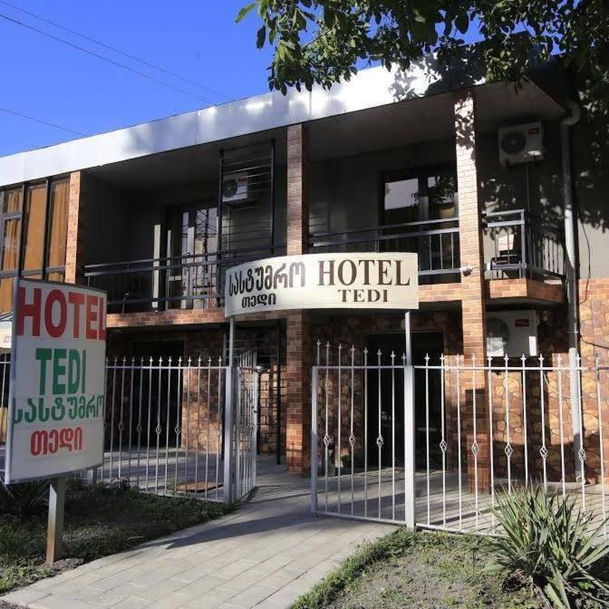 Hotel Tedi Qvareli Exteriör bild