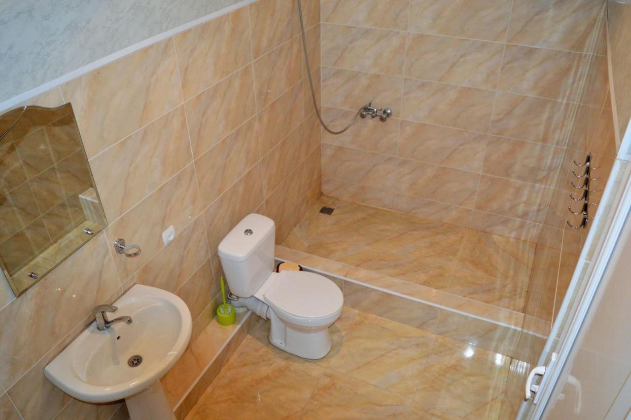 Hotel Tedi Qvareli Exteriör bild