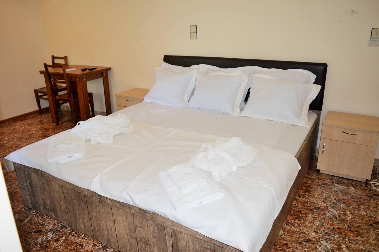 Hotel Tedi Qvareli Exteriör bild